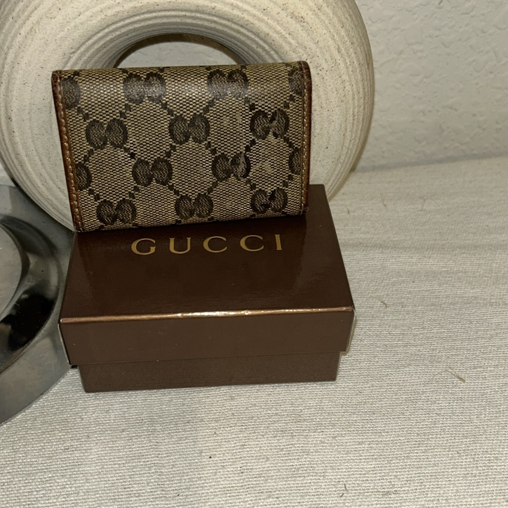 Gucci GG Monogram 6 Ring Key Case, missing 2 hooks with box - Picture 3 of 13